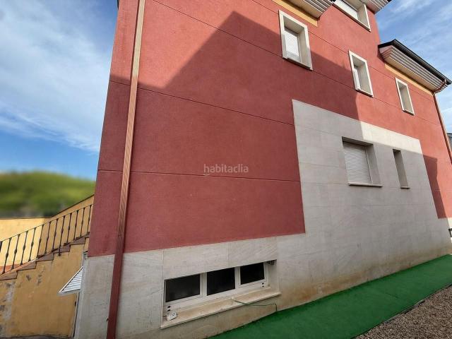 Casa pareada en venta en Cacabelos. ? Vivienda pareada en venta en Urbanización El Foyo Cacabelos. Casas pareadas.