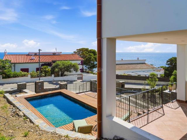 Casa pareada en venta en Cadaqués Costa Brava. Una ubicación única en Cadaqués. Casas pareadas.