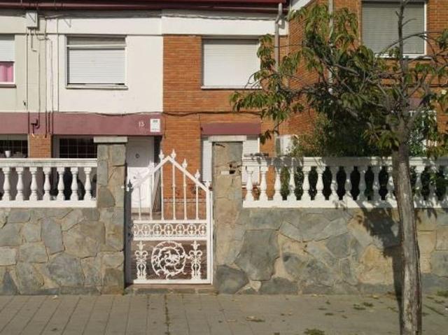 Casa pareada en venta en calle Can Polit, Sabadell, de 102 m² 4 habitaciones por 176.000