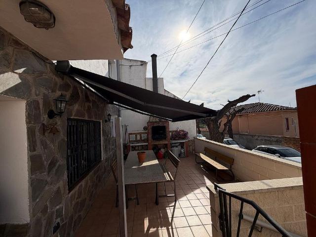 Casa pareada en venta en calle CL Comellarets, Flix, de 145 m² 6 habitaciones por 190.000