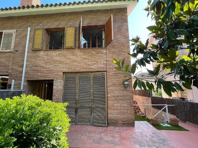 Casa pareada en venta en calle Creu, Sant Cugat del Vallès, de 201 m² 4 habitaciones por 750.000