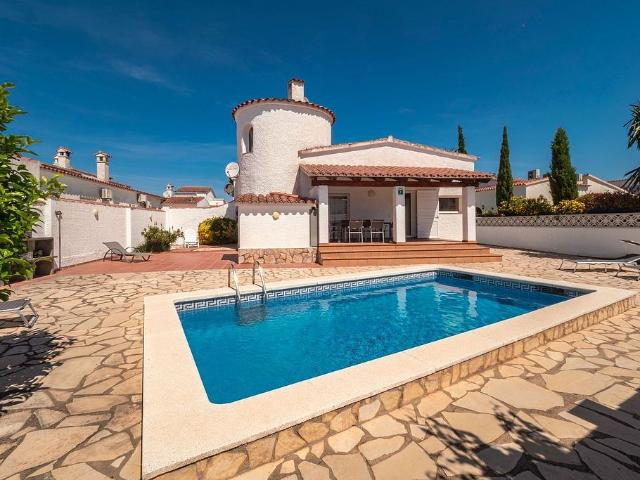 Casa pareada en venta en calle Alberes, Castelló d´Empúries, de 80 m² 3 habitaciones por 400.000