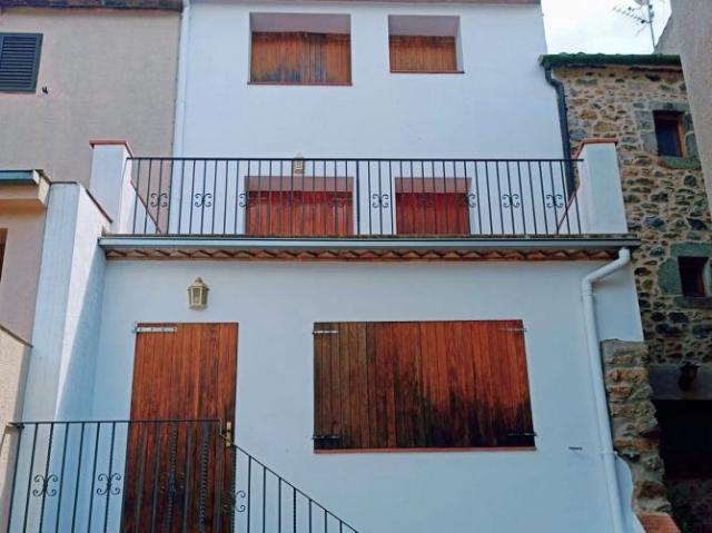 Casa pareada en venta en calle Borriana, Maçanet de Cabrenys, de 174 m² 4 habitaciones por 230.000