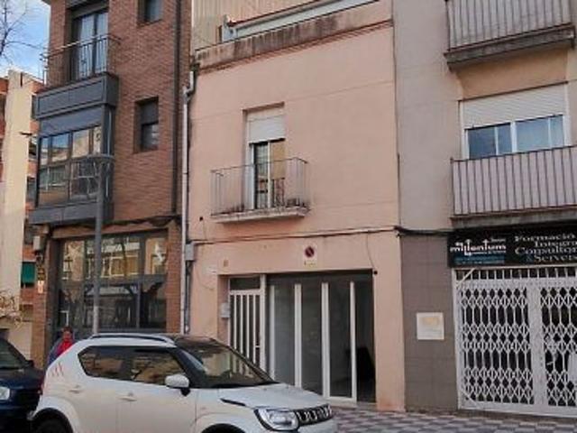 Casa pareada en venta en calle Barcelona, Esparreguera, de 194 m² 5 habitaciones por 382.500