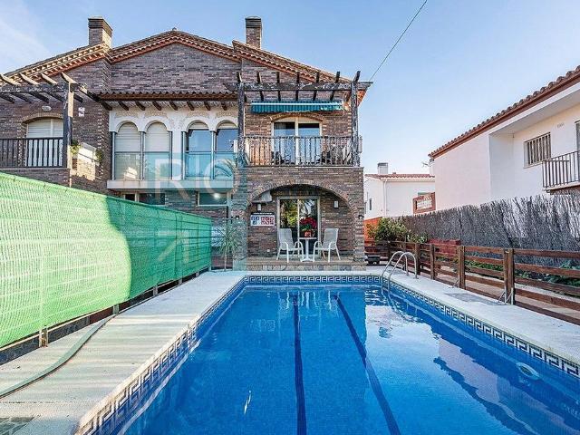 Casa pareada en venta en calle Berganti, Cambrils, de 189 m² 4 habitaciones por 485.000