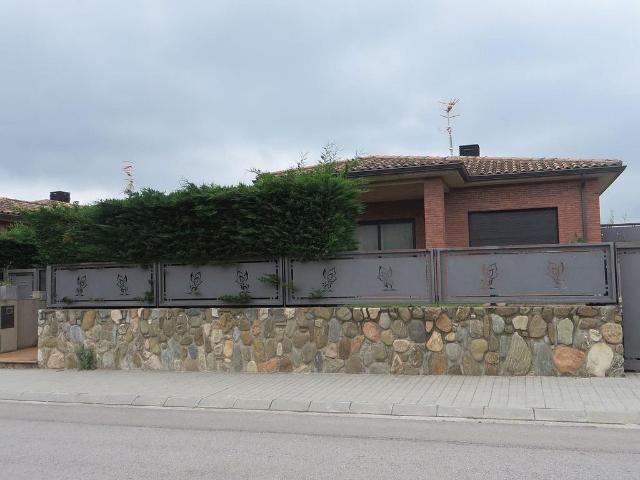 Casa pareada en venta en calle Galerna, Sant Esteve de Palautordera, de 328 m² 3 habitaciones por 350.000