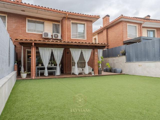 Casa pareada en venta en calle Guilleries, Roca del Vallès, la, de 340 m² 5 habitaciones por 595.000
