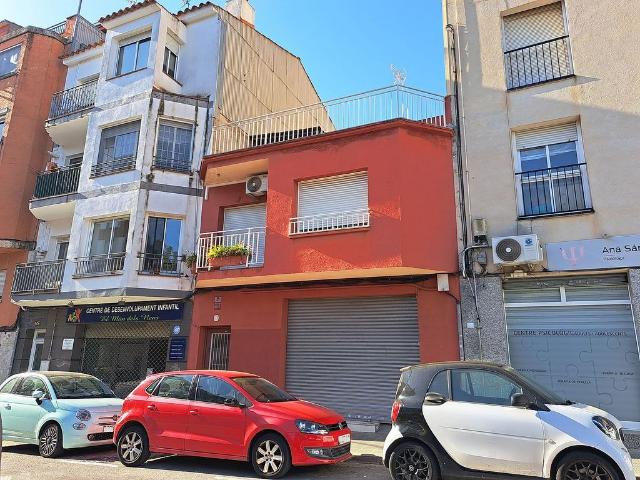 Casa pareada en venta en calle Doctor Fleming, Castelldefels, de 218 m² 3 habitaciones por 657.500