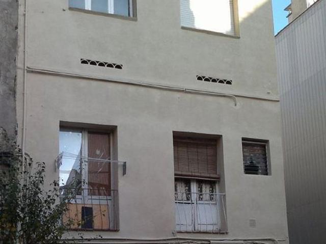 Casa pareada en venta en calle De Calderón de la Barca, Badalona, de 150 m² 5 habitaciones por 210.000 €
