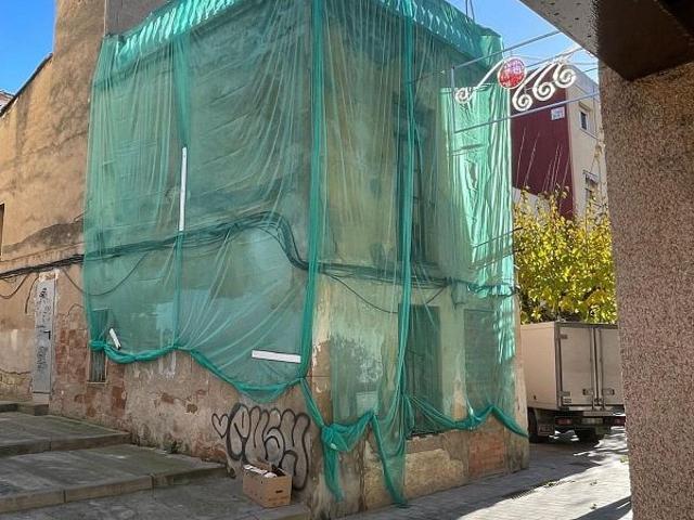Casa pareada en venta en calle De Baix, Esparreguera, de 140 m² 3 habitaciones por 72.000