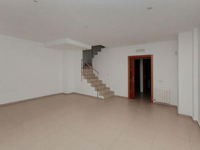 Casa pareada en venta en calle De Garcilaso de la Vega, Santa Coloma de Gramanet, de 214 m² 4 habitaciones por 465.000
