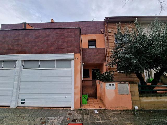 Casa pareada en venta en calle De Joan Maragall, Palau solità i Plegamans, de 154 m² 4 habitaciones por 365.000