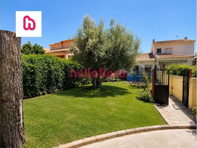 Casa pareada en venta en calle De la Camèlia, Cubelles, de 103 m² 3 habitaciones por 260.000