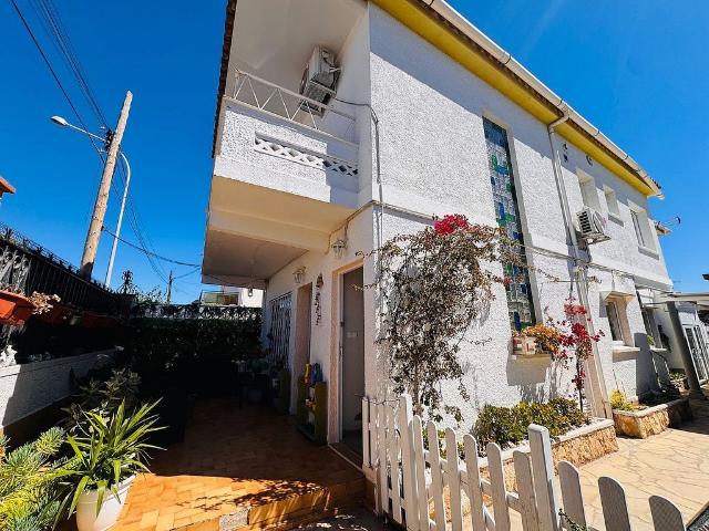 Casa pareada en venta en calle De L'anoia, Torredembarra, de 140 m² 4 habitaciones por 299.000