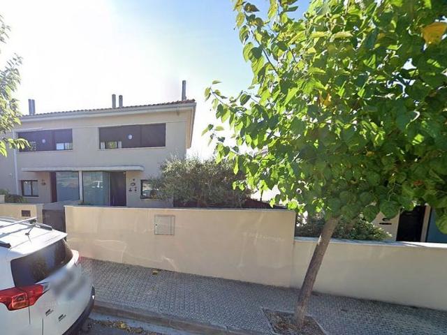 Casa pareada en venta en calle De Les Mèlies, Vilanova i La Geltrú, de 179 m² 4 habitaciones por 360.000