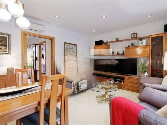 Casa pareada en venta en calle De Lleida, Sant Adrià de Besos, de 180 m² 3 habitaciones por 500.000