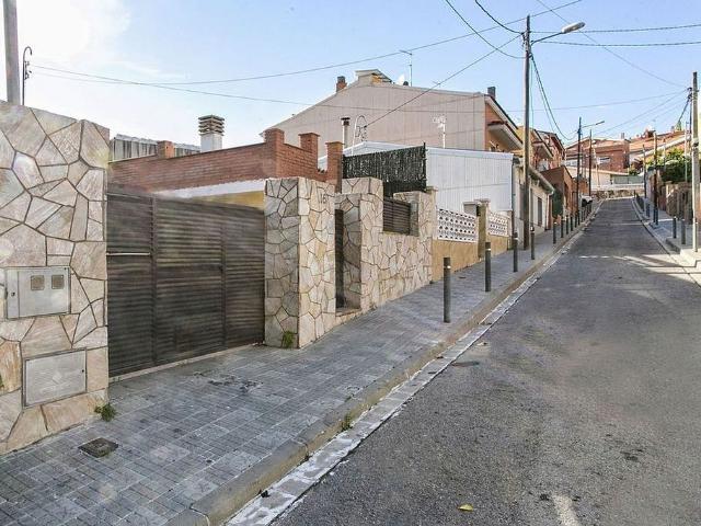 Casa pareada en venta en calle De Màlaga, Rubí, de 169 m² 3 habitaciones por 330.000