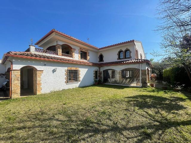 Casa pareada en venta en calle De Ponent, Santa Cristina d´Aro, de 289 m² 4 habitaciones por 575.000 €