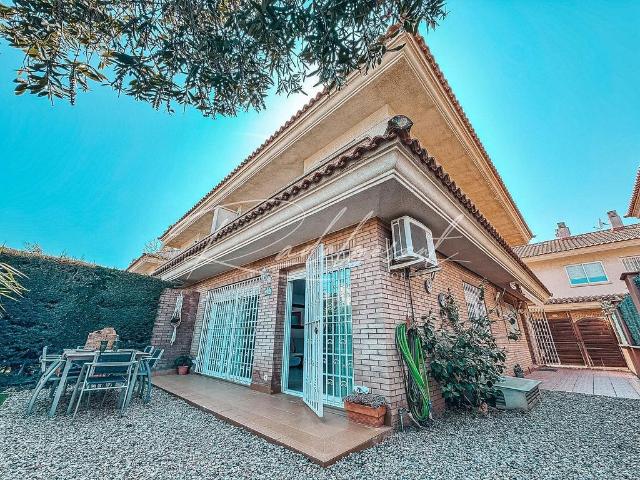 Casa pareada en venta en calle De Pere Vergés, Cambrils, de 310 m² 4 habitaciones por 438.000