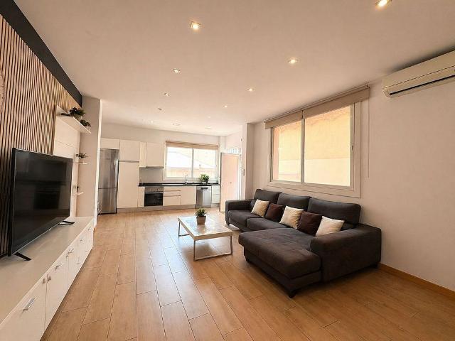 Casa pareada en venta en calle Del Clavell, Montcada i Reixac, de 162 m² 4 habitaciones por 449.000