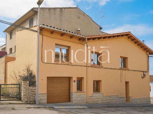 Casa pareada en venta en calle Del Coll de Roda, Roda de Ter, de 145 m² 3 habitaciones por 225.000