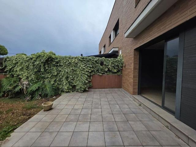 Casa pareada en venta en calle Del Garbell, Vilanova i La Geltrú, de 238 m² 4 habitaciones por 365.000