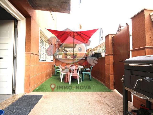 Casa pareada en venta en calle Del Pintor Joan Carles Panyó, Mataró, de 120 m² 3 habitaciones por 357.000