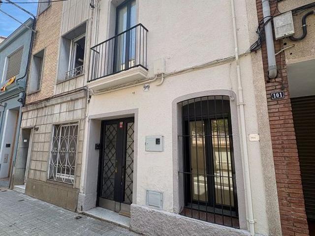 Casa pareada en venta en calle Escola Pia de L', Sabadell, de 70 m² 3 habitaciones por 327.000