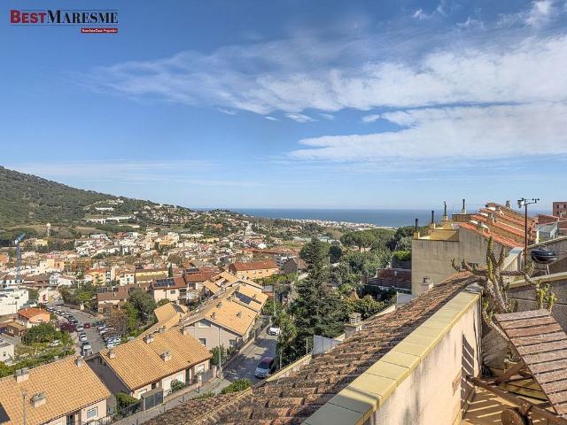 Casa pareada en venta en calle Josep Puigoriol, Teià, de 180 m² 5 habitaciones por 520.000
