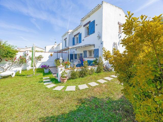 Casa pareada en venta en calle Mare de la Fontcastellonou, Castelló d´Empúries, de 108 m² 4 habitaciones por 285.000