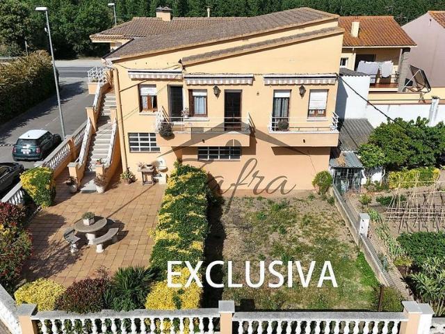 Casa pareada en venta en calle Nou, Riudarenes, de 280 m² 3 habitaciones por 330.000