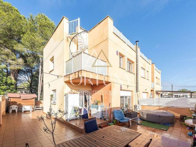 Casa pareada en venta en calle Navarra, Mont Roig del Camp, de 87 m² 3 habitaciones por 229.900
