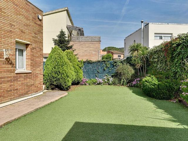 Casa pareada en venta en calle Salvador Dalí, Santa Cristina d´Aro, de 190 m² 4 habitaciones por 450.000 €