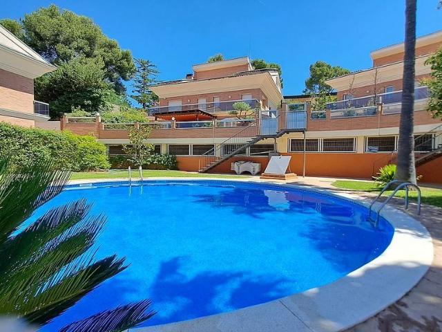 Casa pareada en venta en calle Salvador Dali, Salou, de 527 m² 6 habitaciones por 720.000