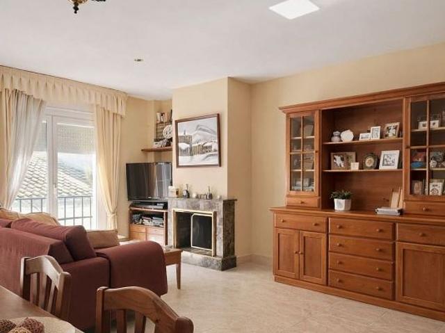 Casa pareada en venta en calle Sant Julià, Argentona, de 175 m² 4 habitaciones por 499.995