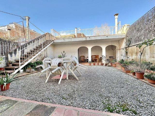 Casa pareada en venta en calle Santiago Rusiñol, Masnou, de 219 m² 7 habitaciones por 690.000