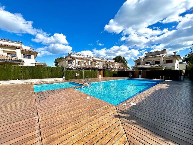 Casa pareada en venta en calle Pallars, Mont Roig del Camp, de 183 m² 4 habitaciones por 449.000