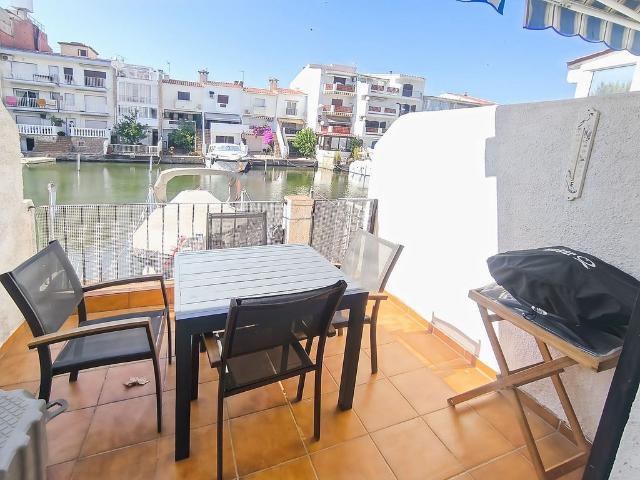 Casa pareada en venta en calle Porto Fino, Castelló d´Empúries, de 60 m² 2 habitaciones por 279.000