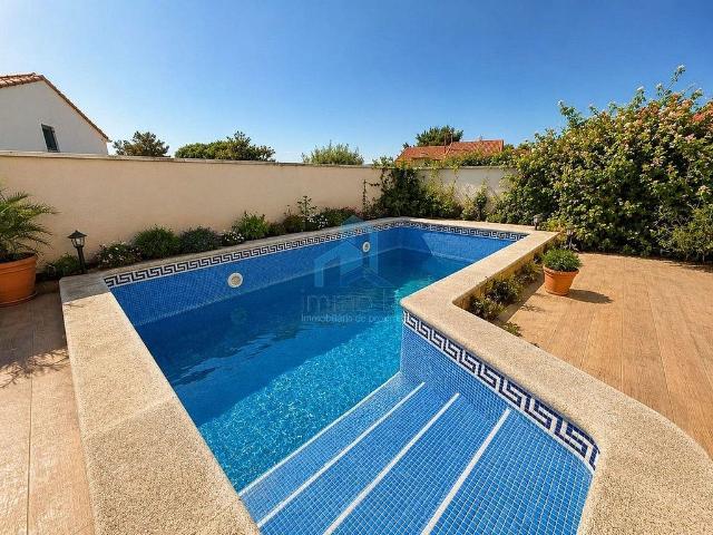 Casa pareada en venta en calle Tarradellas, Pallaresos, Els, de 140 m² 4 habitaciones por 360.000