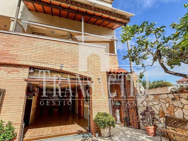 Casa pareada en venta en calle Verge de Montserrat, Botarell, de 155 m² 3 habitaciones por 260.000 €