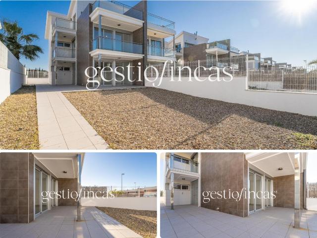 Casa pareada en venta en Cambrils, El Dorado Platja Costa Dorada. CHALET PAREADO CON 4 HABITACIONES EN LA LLOSA A 10 MINUTOS DE LA PLAYA!. Casas pareadas.