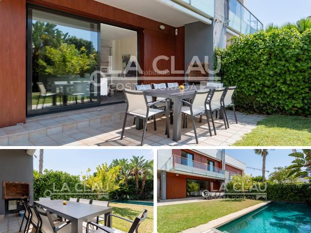 Casa pareada en venta en Cambrils, El Dorado Platja Costa Dorada. EXCLUSIVA VIVIENDA DE DISEÑO A 3 MINUTOS ANDANDO DE LA PLAYA Y CON FANTÁSTICAS VISTAS AL MAR. Casas pareadas.