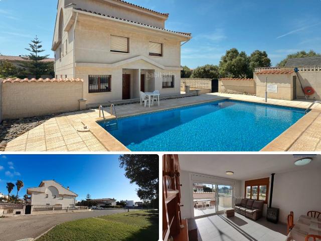 Casa pareada en venta en Cambrils, La Dorada Costa Dorada. Gran casa pareada esquinera muy solada junto al mar. Casas pareadas.