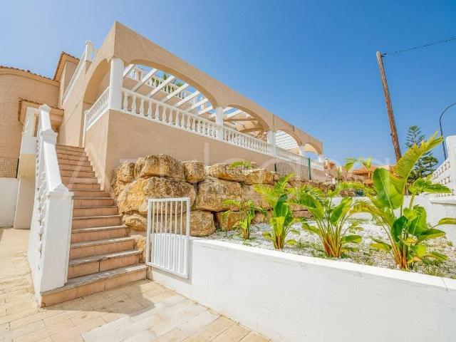 Casa pareada en venta en Campello el, Pueblo Acantilado Lanuza. Fantástico pareado todo reformado en venta de 3 dormitorios y 2 baños en Venta Lanuza. Casas pareadas Campello.
