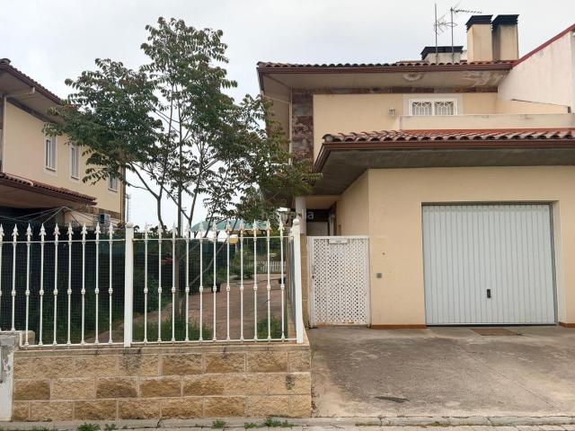 Casa pareada en venta en Casar El. Chalet pareado en El Casar. Casas pareadas Casar.