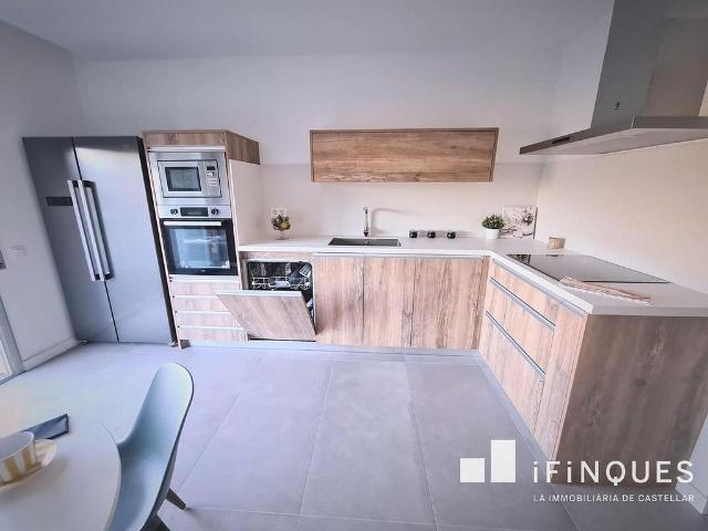 Casa pareada en venta en Castellar del Vallès, de 240 m² 3 habitaciones por 420.000