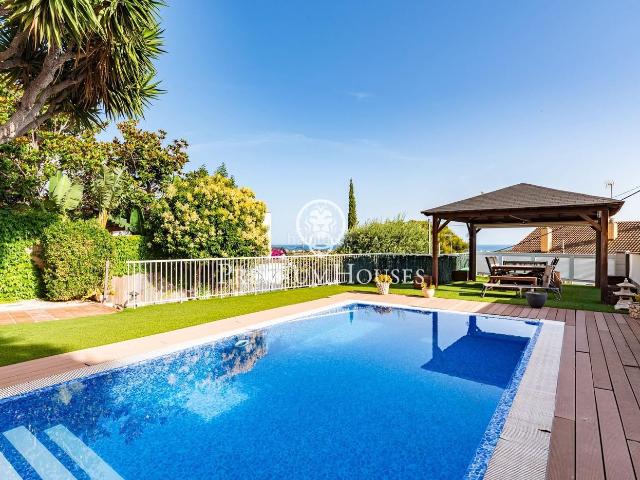 Casa pareada en venta en Castelldefels, Can Roca. Pareado con piscina y jardín en Can Roca. Casas pareadas.