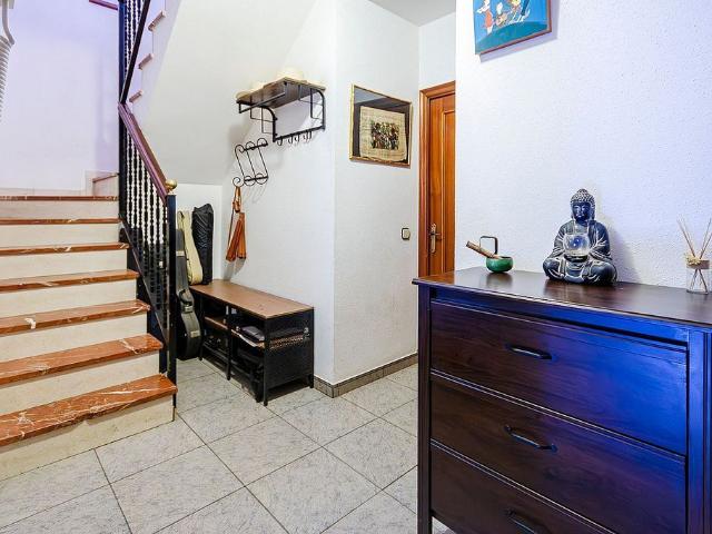Casa pareada en venta en Castellví de Rosanes, de 213 m² 4 habitaciones por 364.000