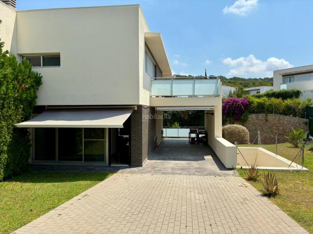 Casa pareada en venta en Chiva, El Bosque. CHALET PAREADO EN URBANIZACIÓN DE LUJO EL BOSQUE CON PISCINA, PÁDEL, TENIS, CAMPO DE GOLF, HÍPICA Y ZONAS COMUNES !. Casas pareadas.