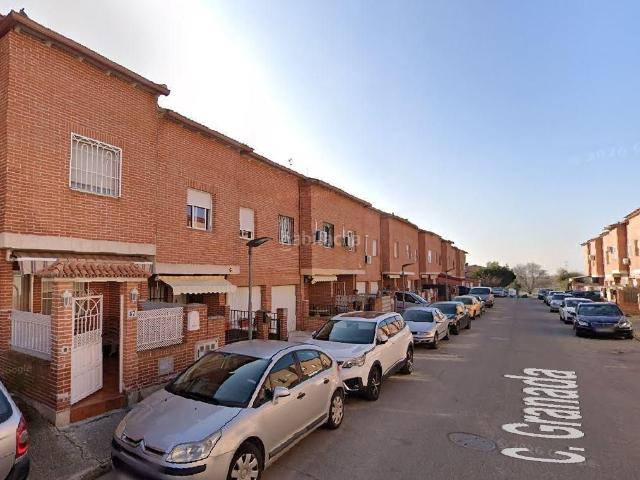 Casa pareada en venta en Chozas de Canales. SE VENDE inmueble ALQUILADO en Chozas de Canales. Casas pareadas Chozas de.
